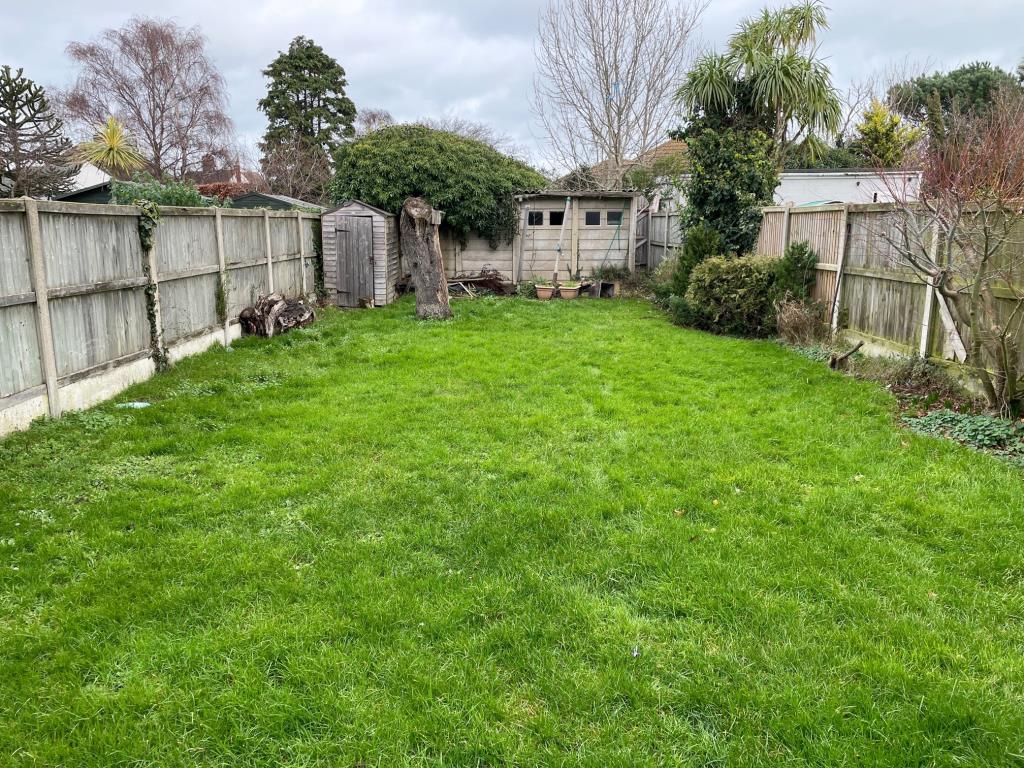 Lot: 130 - THREE-BEDROOM SEMI FOR IMPROVEMENT IN POPULAR LOCATION -